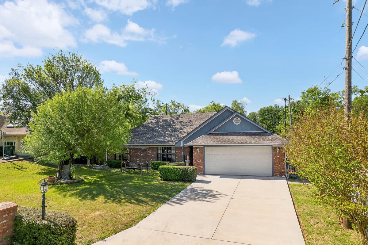 Primary bedroom at 4409 Gazelle Trl - 6 bed 2 bath home