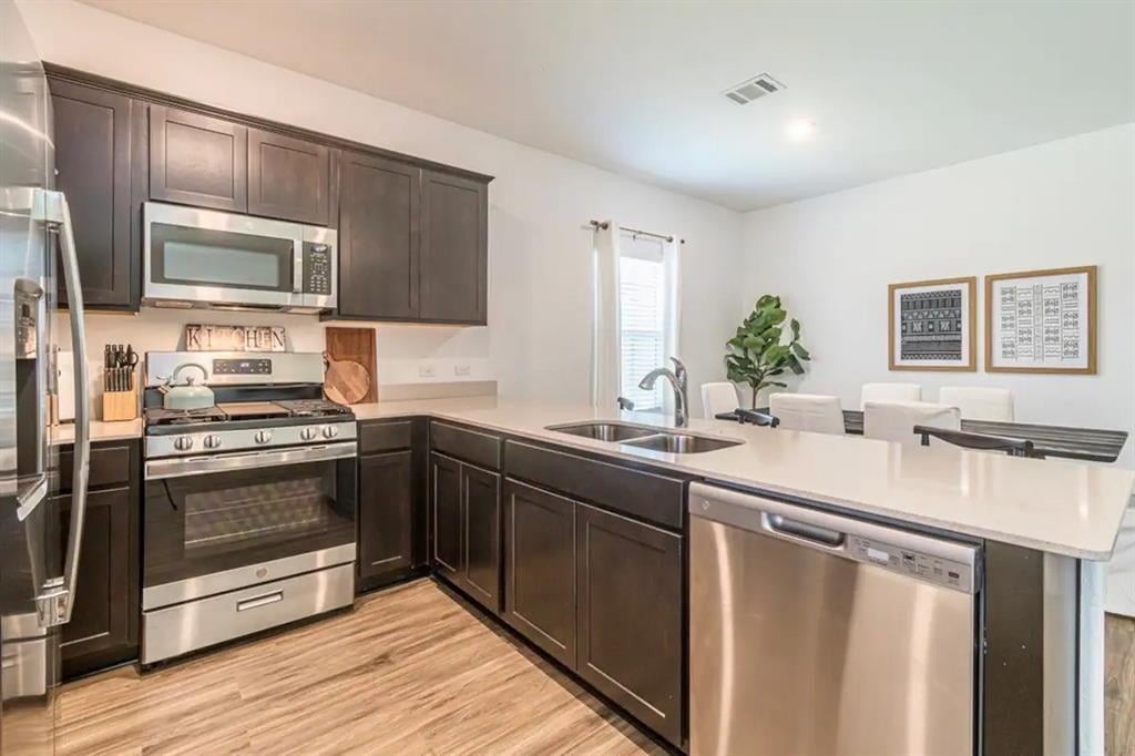 Bathroom at 441 Gabbro Gdns - 4 bed 2 bath home
