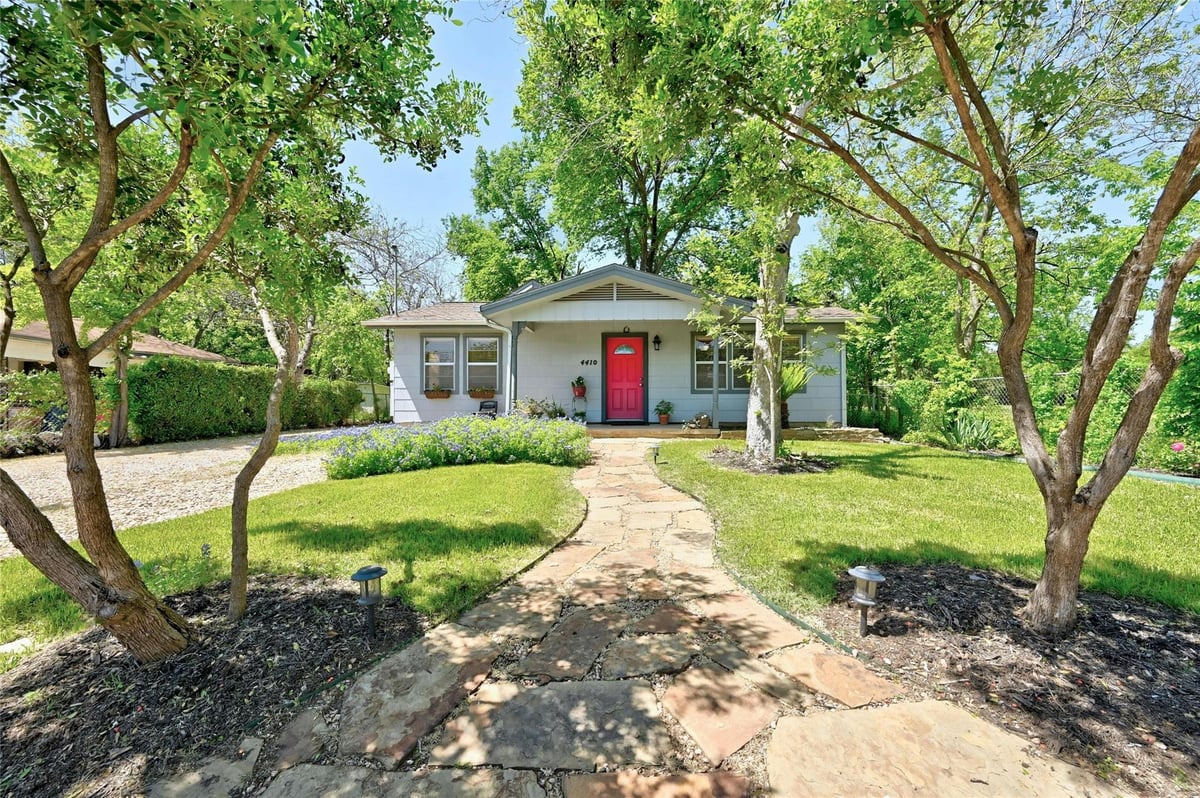 View 4410 S 3rd St in Hartkopf 4410 S 3rd St - front exterior - Luxury home in Hartkopf, Austin, TX