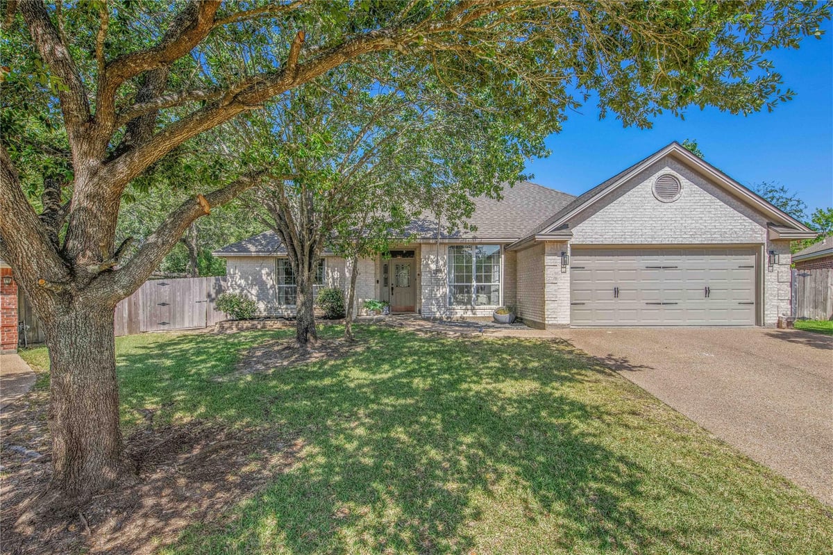 View 4420 Pickering PL in Castlegate Sec 04 Ph 02 4420 Pickering PL - property photo 1 - Luxury home in Castlegate Sec 04 Ph 02, College Station, TX