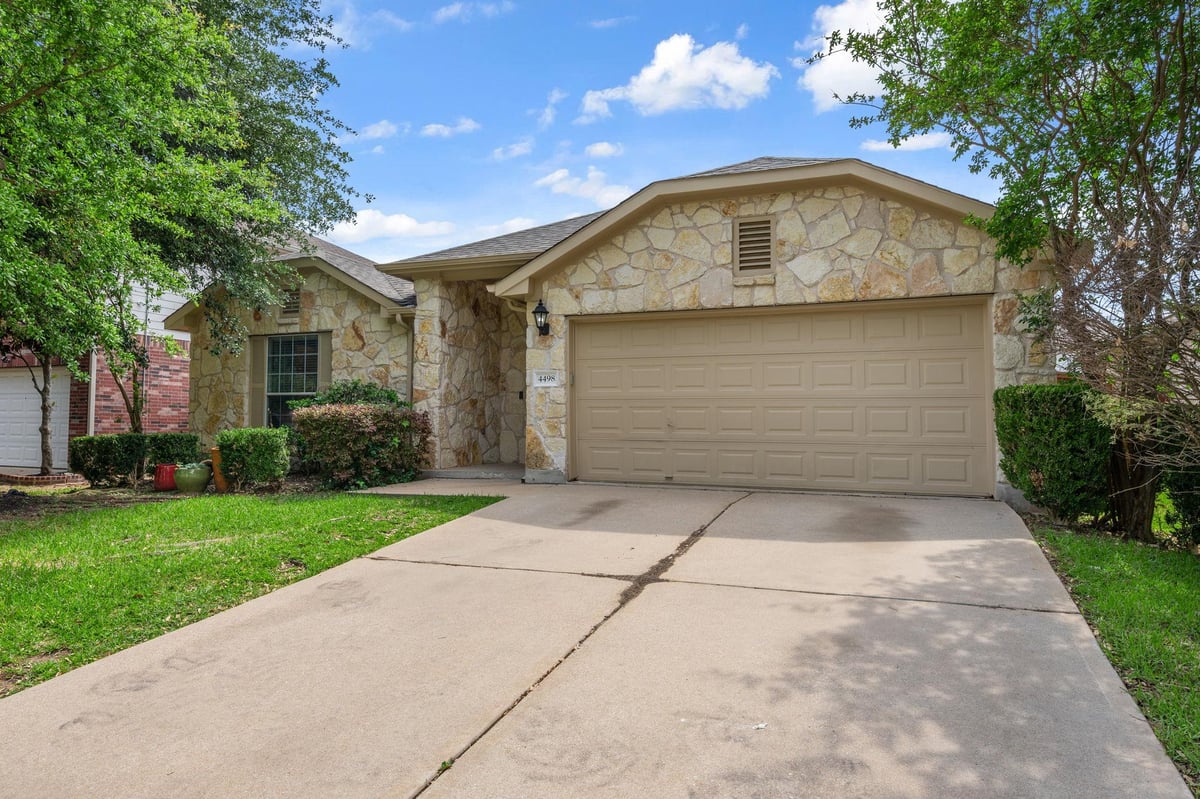 4498 Heritage Well Ln - front exterior - Luxury home in Teravista, Round Rock, TX