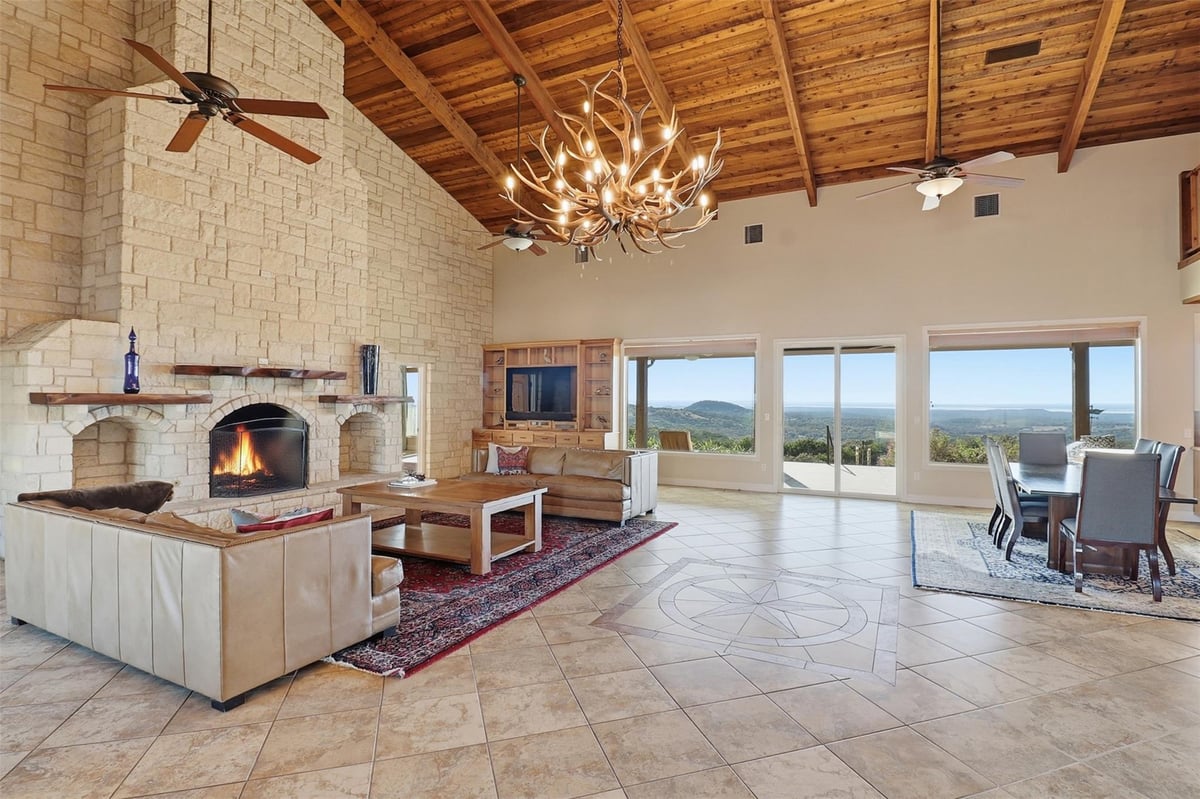 Living area at 450 Threadgill Ranch Road - 3 bed 2 bath home