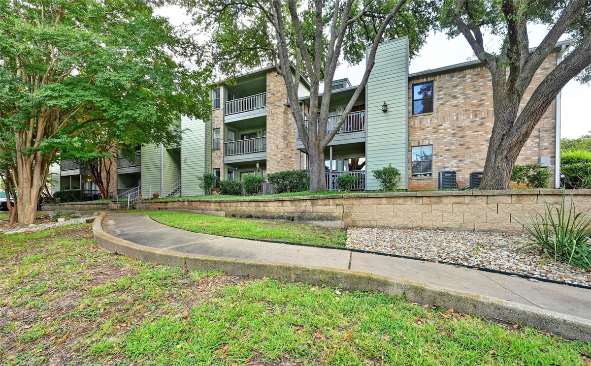 View 4500 E Oltorf St Unit #D-408 in Monaco Condo 4500 E Oltorf St Unit #D-408 - front exterior - Luxury home in Monaco Condo, Austin, TX