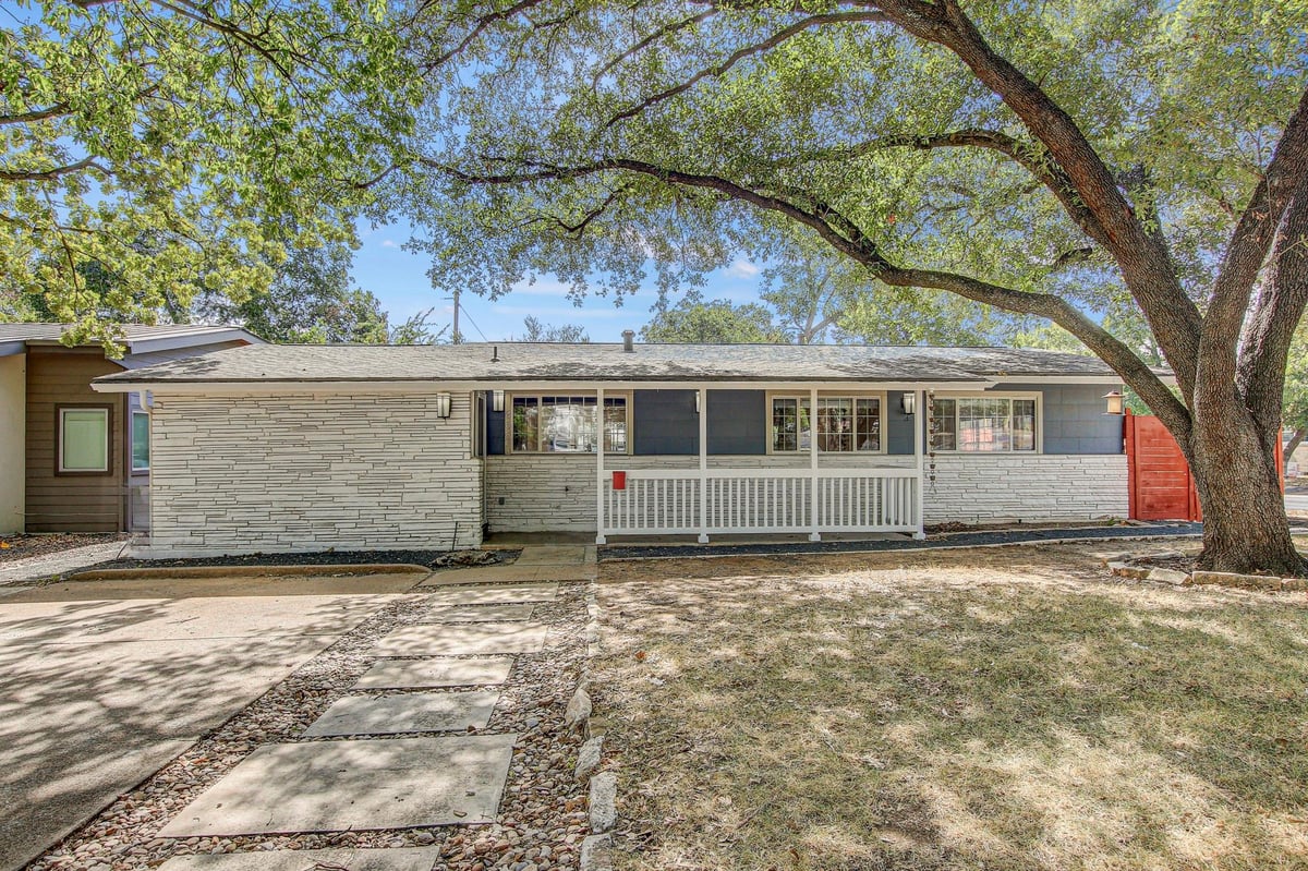 View 4501 Oakmont BLVD in Shoal Village Sec 02 4501 Oakmont BLVD - property photo 1 - Luxury home in Shoal Village Sec 02, Austin, TX