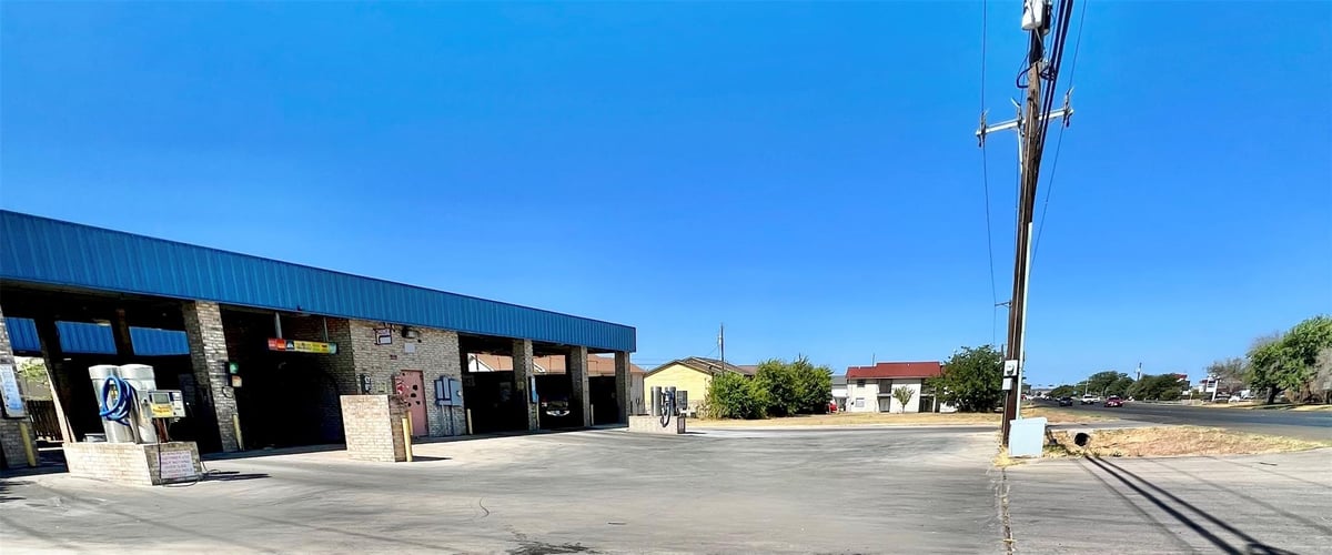 Living area at 4502 E Rancier Ave - Vinson Estate, Killeen, TX