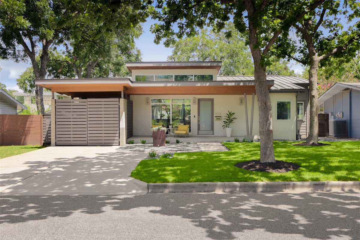 View 4503 Oakmont BLVD in Shoal Village Sec 02 4503 Oakmont BLVD - front exterior - Luxury home in Shoal Village Sec 02, Austin, TX