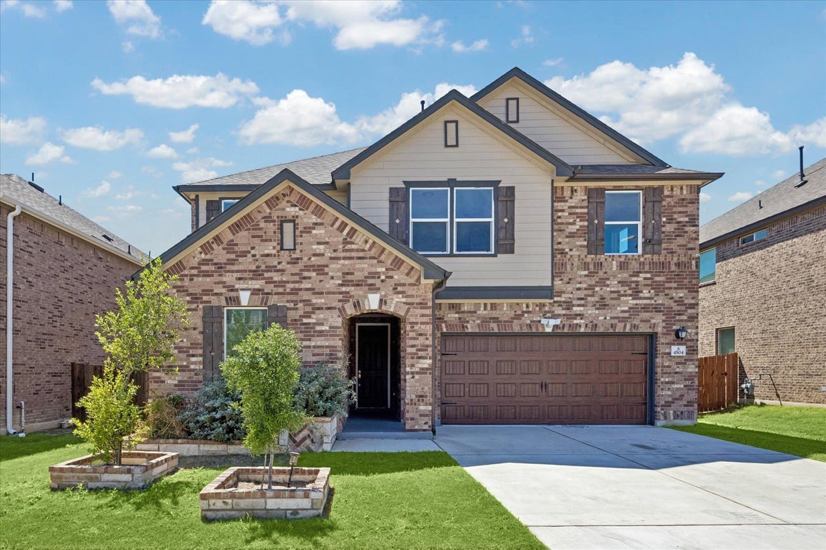 Living area at 4504 Capua Ct - 5 bed 3 bath home
