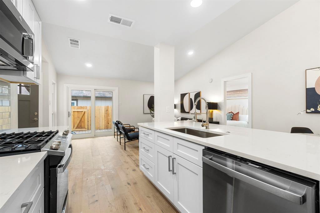 View 4506 Dorsett Oaks Cir Unit #B in Dorsett Oaks 4506 Dorsett Oaks Cir Unit #B - front exterior - Luxury home in Dorsett Oaks, Austin, TX