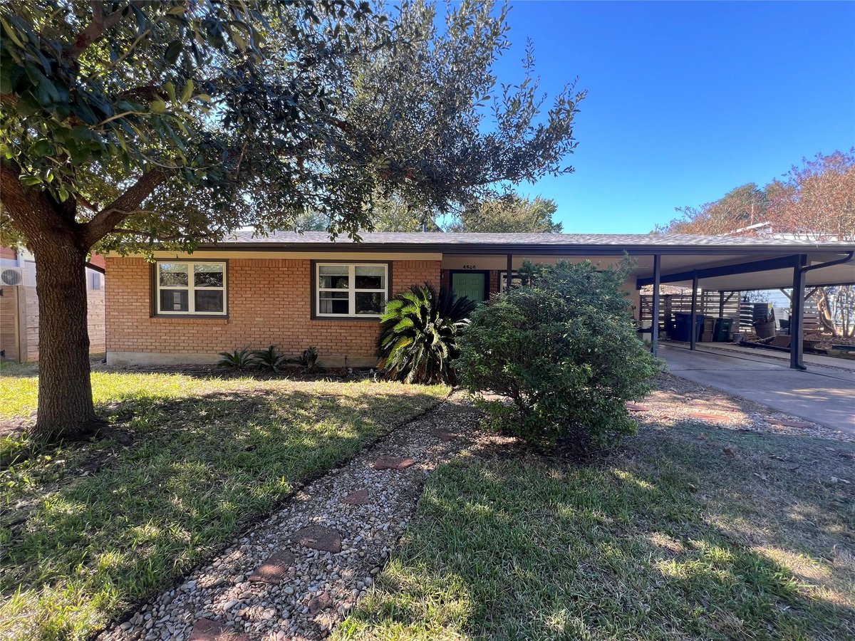View 4506 Oakmont BLVD in Shoal Village Sec 02 4506 Oakmont BLVD - property photo 1 - Luxury home in Shoal Village Sec 02, Austin, TX
