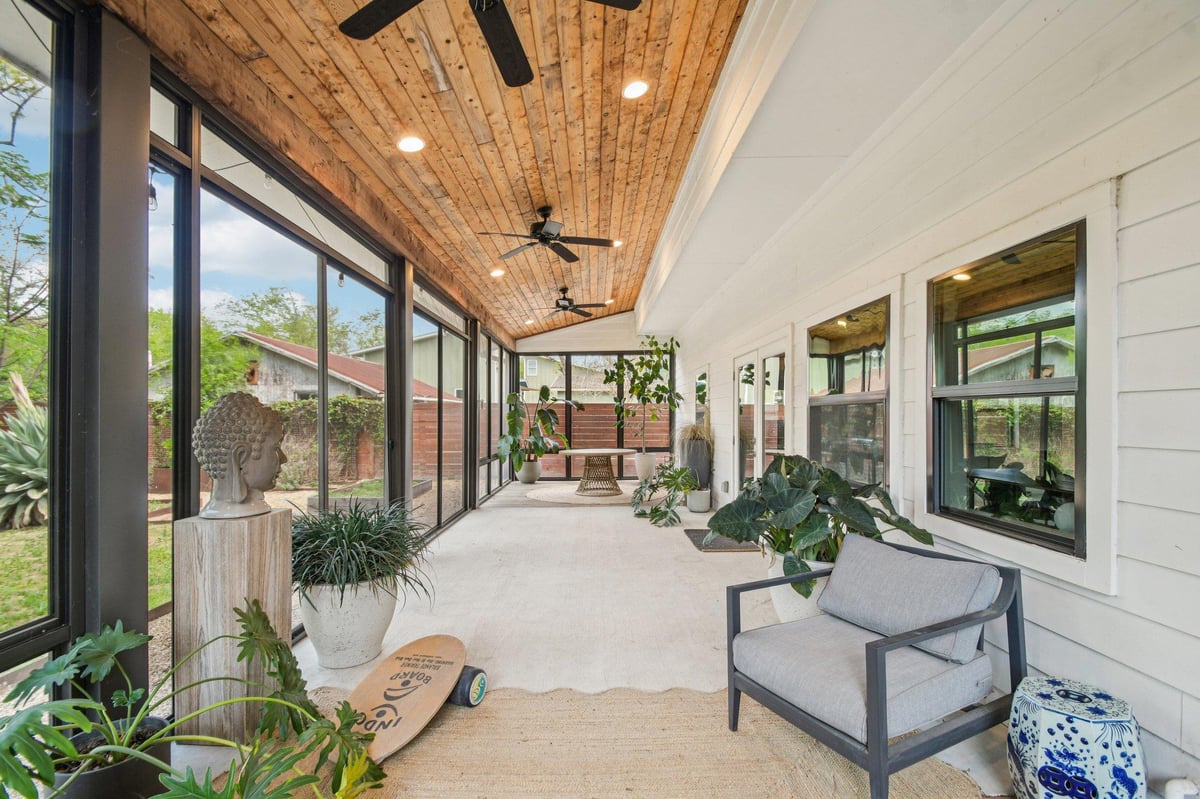 4506 Russell Dr Unit #B - front exterior - Luxury home in 4506 Russell Condominiums, Austin, TX