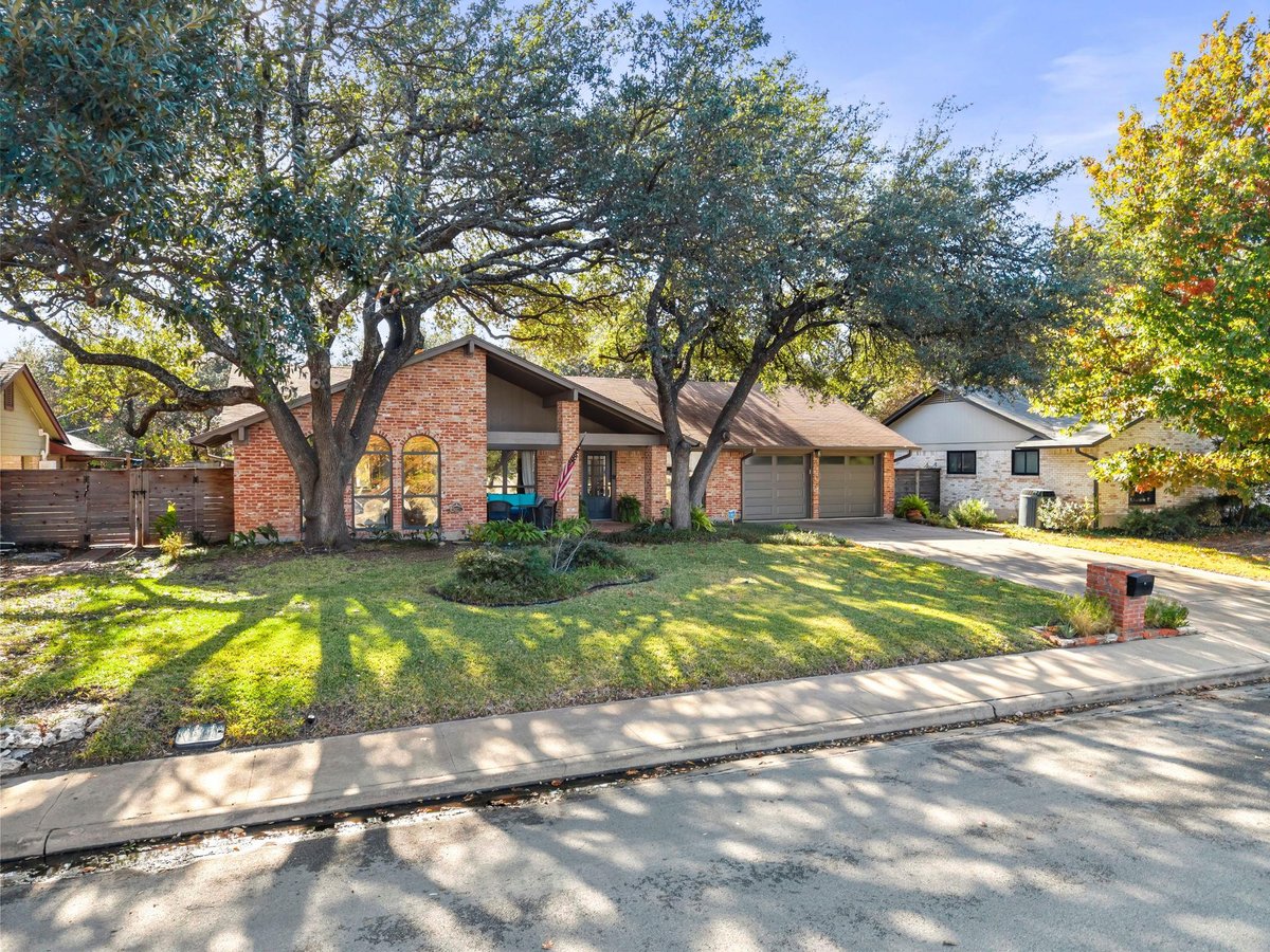 View 4507 Balcones Woods DR in Balcones Woods Sec 01 4507 Balcones Woods DR - property photo 1 - Luxury home in Balcones Woods Sec 01, Austin, TX