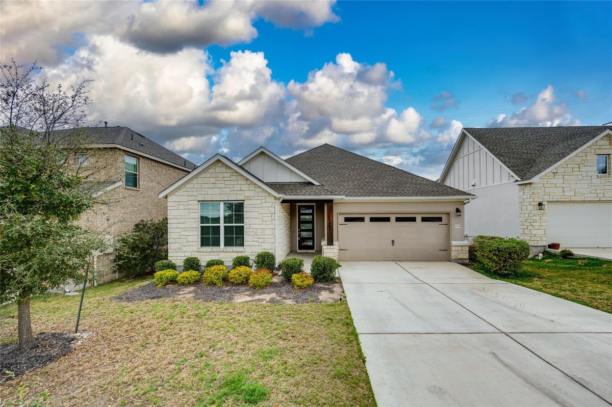 Living area at 4509 Lucabella Ln - 3 bed 2 bath home