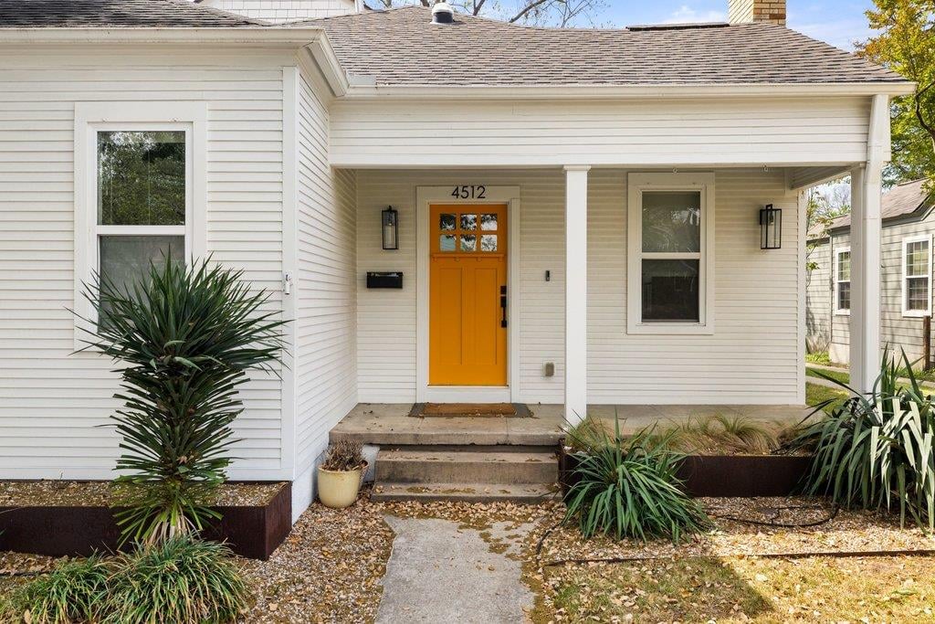 View 4512 Ramsey Ave in Melrose Terrace 4512 Ramsey Ave - front exterior with Central Austin cottage facade - Luxury home in Melrose Terrace, Austin, TX