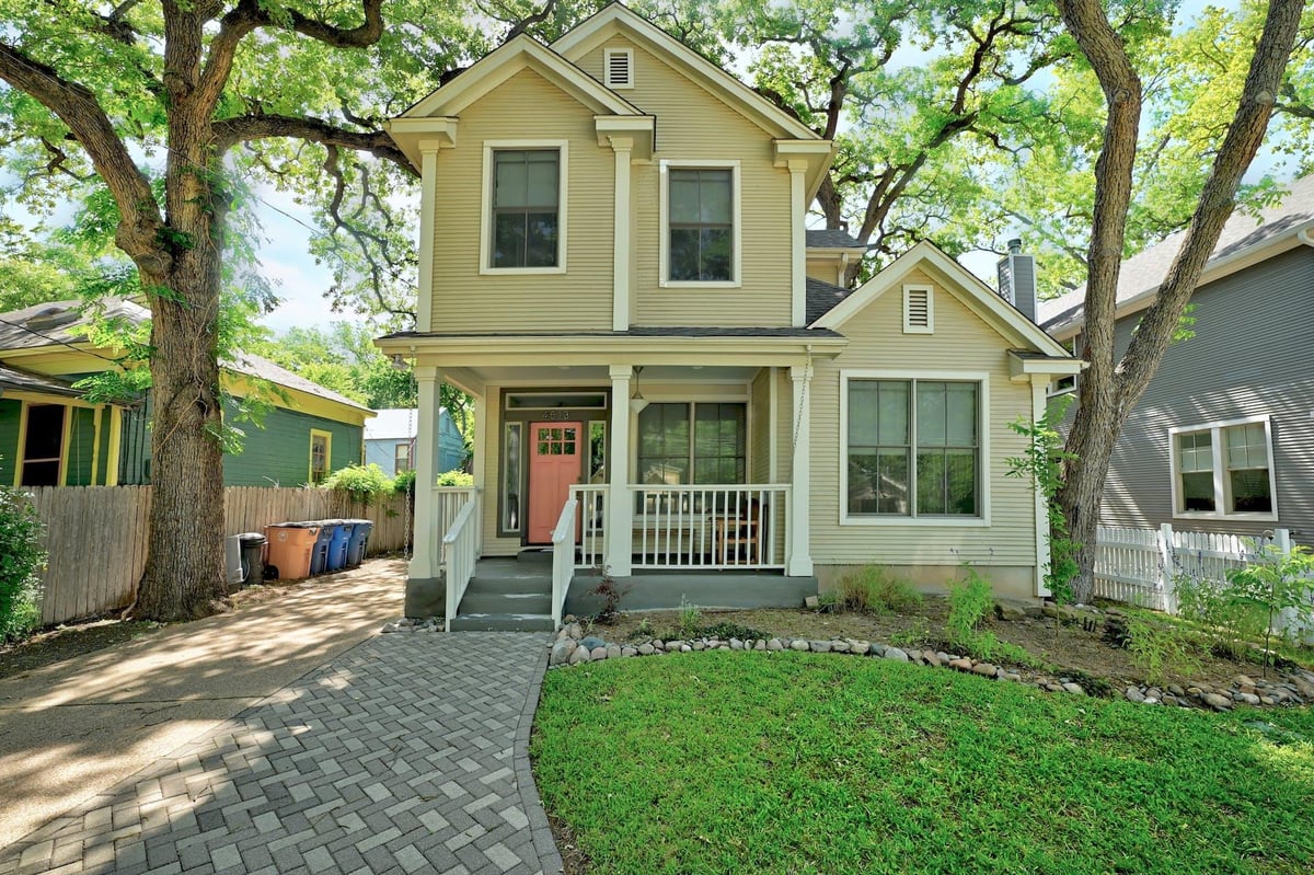 View 4513 Avenue F in Hyde Park Annex 4513 Avenue F - property photo 1 - Luxury home in Hyde Park Annex, Austin, TX