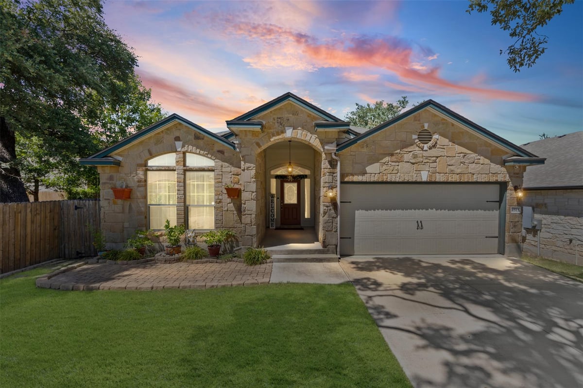 View 4513 Benvilio DR in Three Creeks Ph I 4513 Benvilio DR - property photo 1 - Luxury home in Three Creeks Ph I, Belton, TX