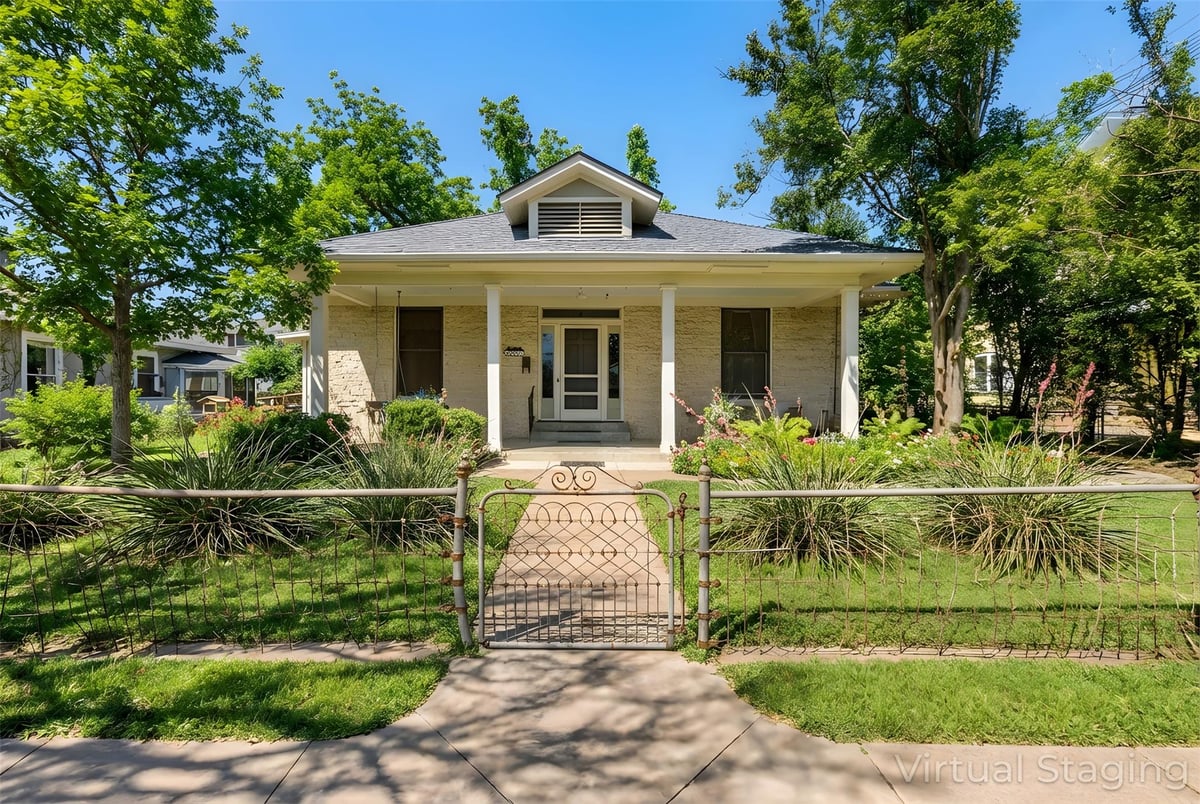 View 4514 Caswell Ave in Ridgetop Annex 4514 Caswell Ave - front exterior - Luxury home in Ridgetop Annex, Austin, TX