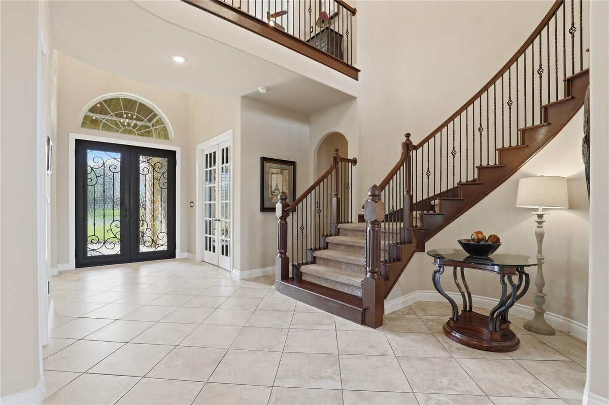 Living area at 4514 Sansone Dr - 5 bed 4 bath home