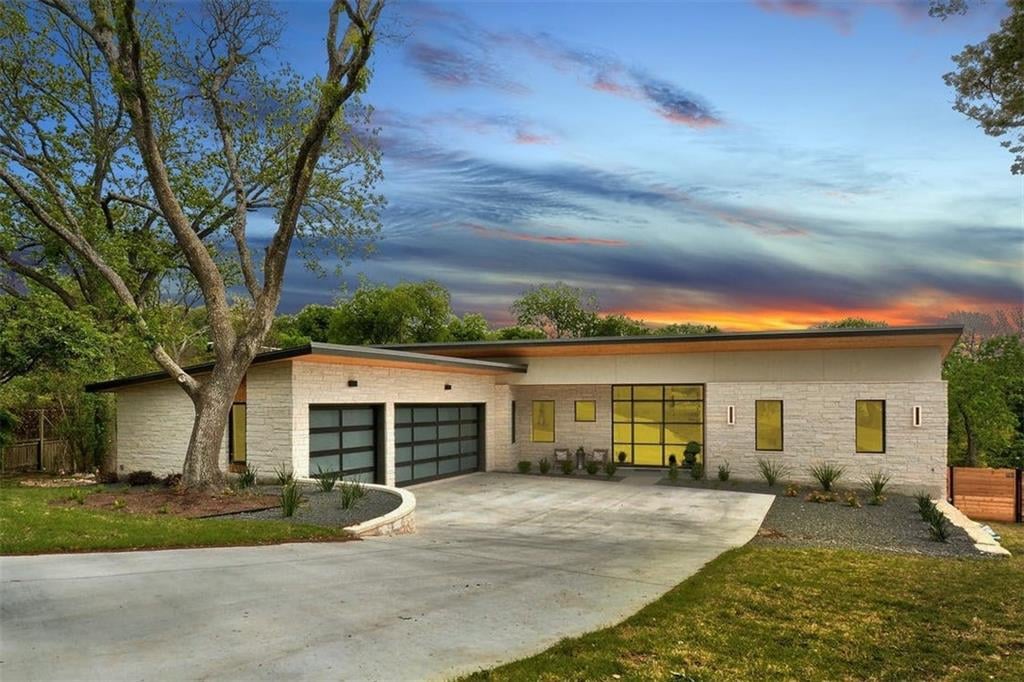 View 4516 Spanish Oak Trl in Balcones Park 01 4516 Spanish Oak Trl - property photo 1 - Luxury home in Balcones Park 01, Austin, TX