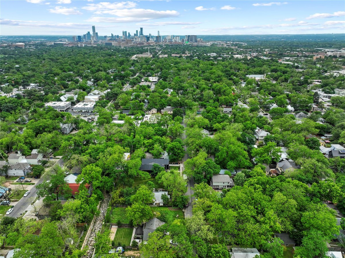 View 4521 Avenue D in Shuddemagens 4521 Avenue D - property photo 1 - Luxury lot in Shuddemagens, Austin, TX