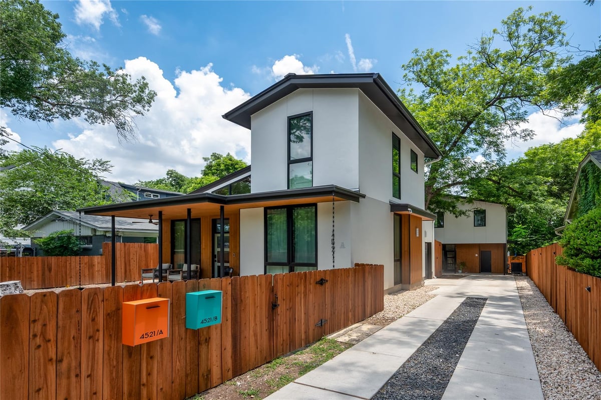 View 4521 Avenue H #A Unit #A in Hyde Park Annex 4521 Avenue H #A Unit #A - property photo 1 - Luxury home in Hyde Park Annex, Austin, TX