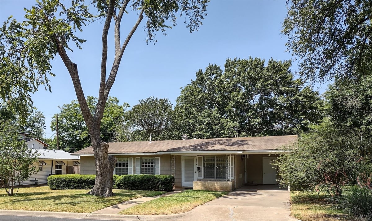 View 4524 Clawson Rd in Park Forest Sec 03 4524 Clawson Rd - front exterior - Luxury home in Park Forest Sec 03, Austin, TX