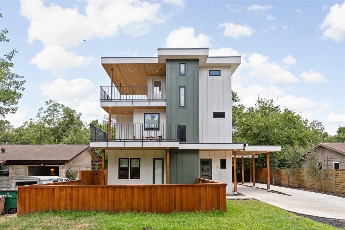 View 4530 Clawson RD Unit #1 in Park Forest Sec 03 4530 Clawson RD Unit #1 - front exterior - Luxury home in Park Forest Sec 03, Austin, TX