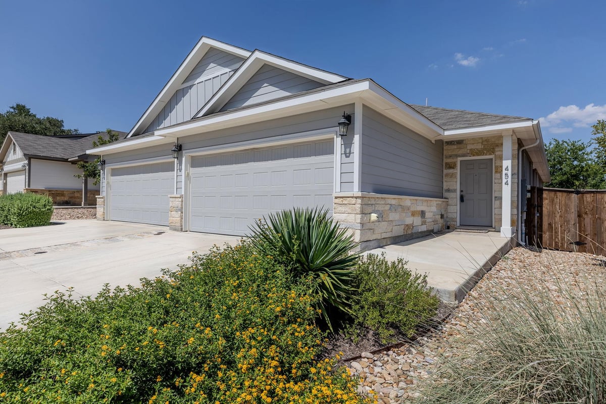 454 Parkline DR Unit #33B - property photo 1 - Luxury home in Parkside Crossing, Georgetown, TX