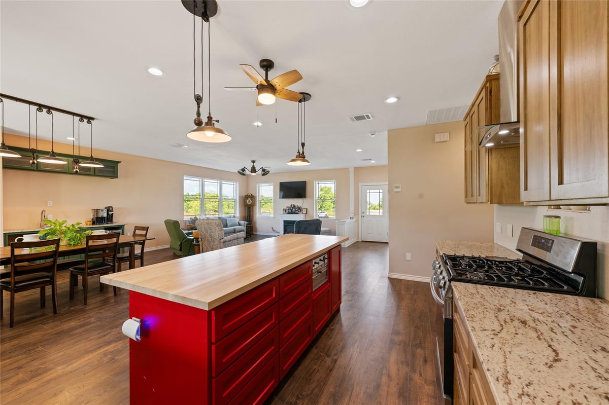 View 459 E Ridge LN in East Ridge 459 E Ridge LN - property photo 1 - Luxury home in East Ridge, Niederwald, TX