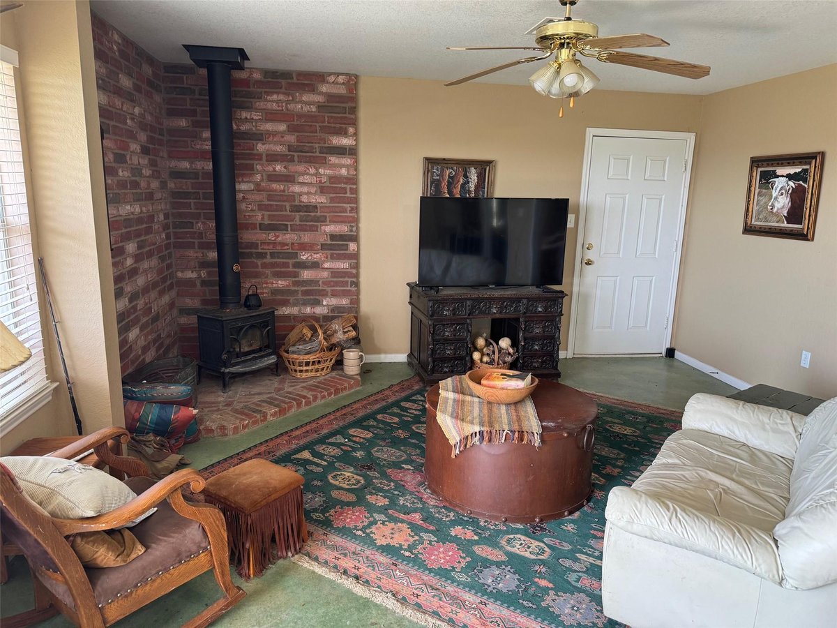 Primary bedroom at 460 Private Road 1236 - NONE, Lampasas, TX