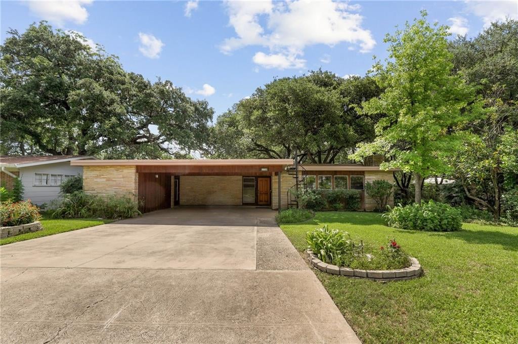 View 4601 Chiappero TRL in Shoal Village Sec 04 4601 Chiappero TRL - property photo 1 - Luxury home in Shoal Village Sec 04, Austin, TX
