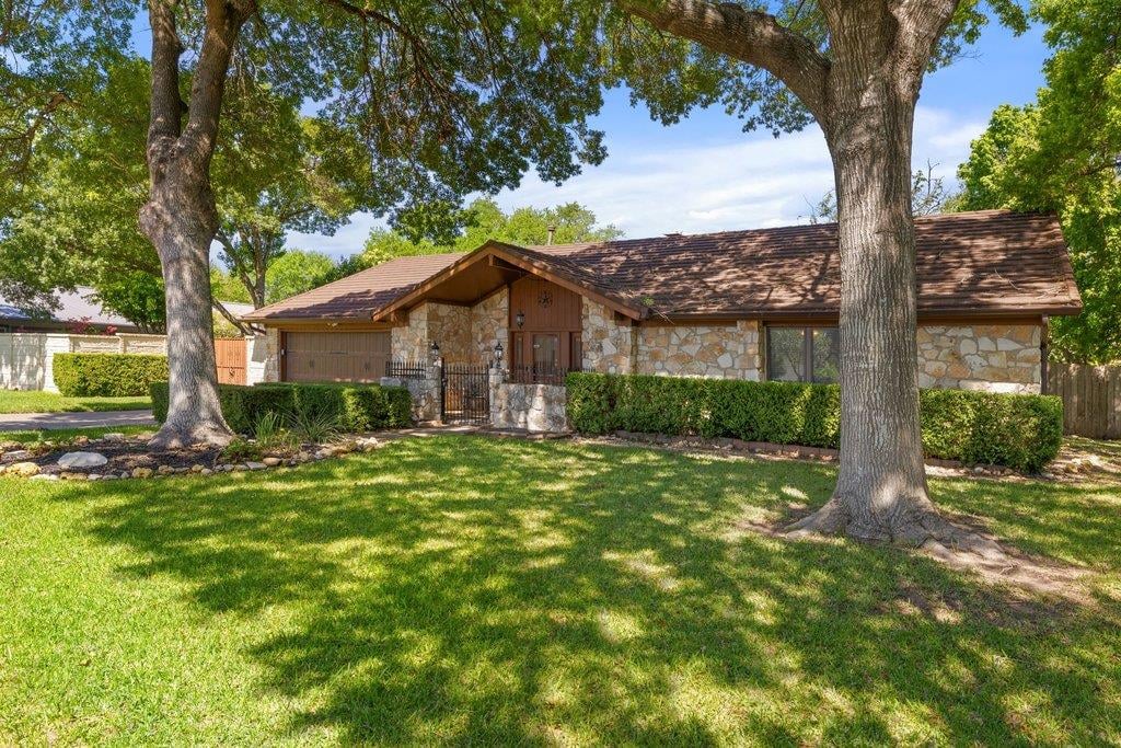 View 4602 Indian Wells DR in Onion Creek Sec 02 Amd 4602 Indian Wells DR - front exterior - Luxury home in Onion Creek Sec 02 Amd, Austin, TX