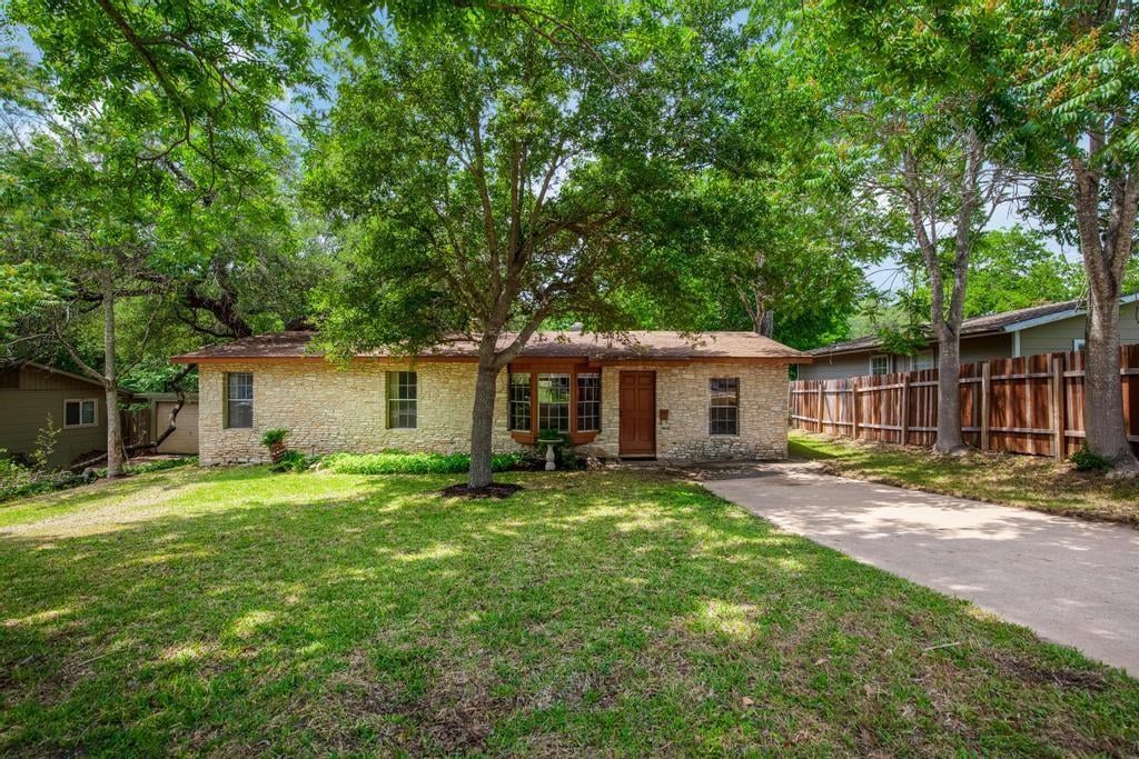 View 4604 Englewood Dr in Greenwood Forest Sec 01 4604 Englewood Dr - front exterior - Luxury home in Greenwood Forest Sec 01, Austin, TX