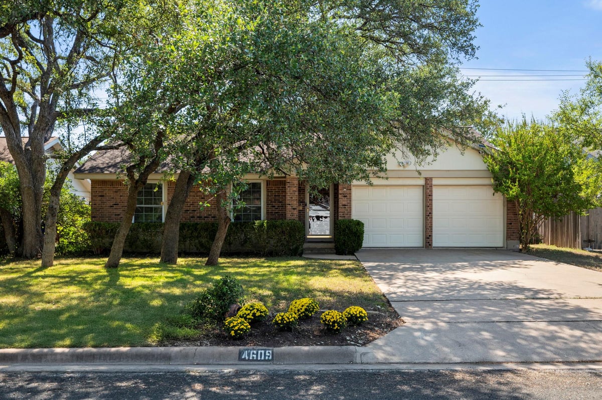 View 4609 Cliffstone Cv in Travis Country 4609 Cliffstone Cv - front exterior - Luxury home in Travis Country, Austin, TX
