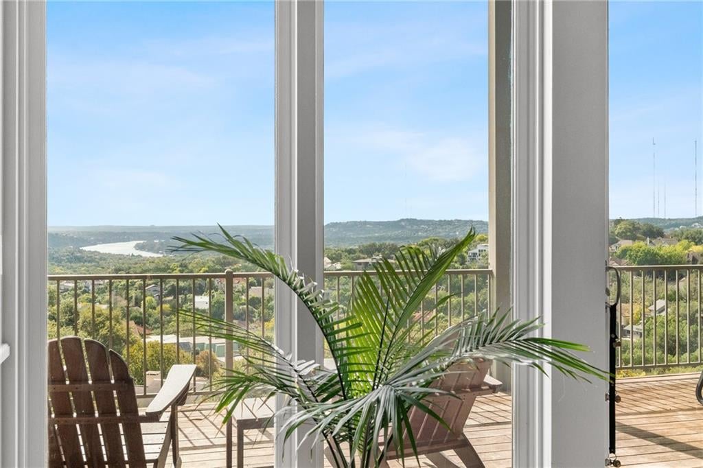 View 4609 Twin Valley CIR in Cat Mountain Villas Sec 01 4609 Twin Valley CIR - front exterior - Luxury home in Cat Mountain Villas Sec 01, Austin, TX
