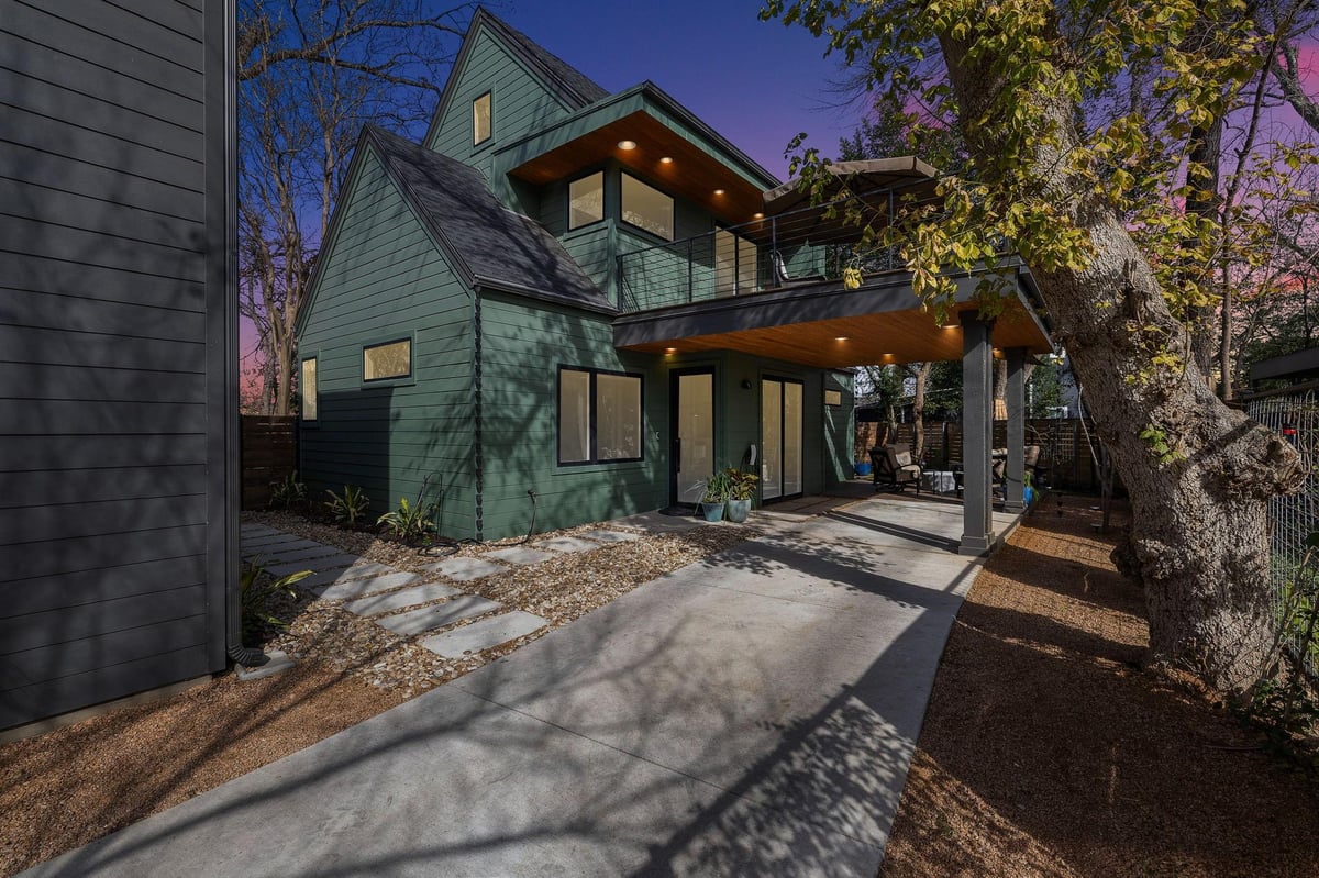 View 4610 Lyons Rd Unit #2 & 3 in Govalle 4610 Lyons Rd Unit #2 & 3 - front exterior - Luxury home in Govalle, Austin, TX
