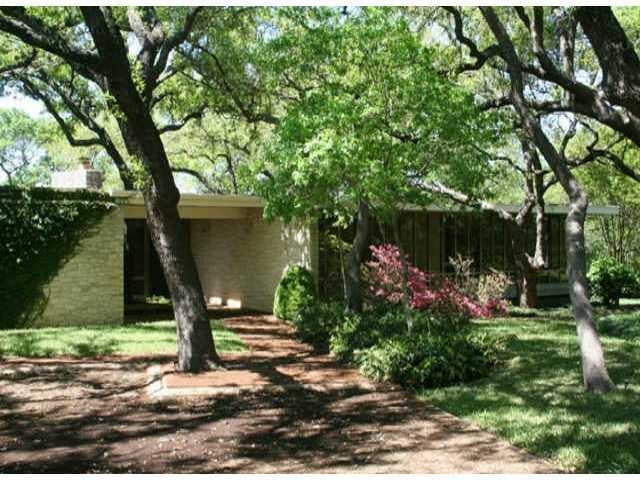 View 4618 Lake Vw in Highland Park West 4618 Lake Vw - property photo 1 - Luxury home in Highland Park West, Austin, TX