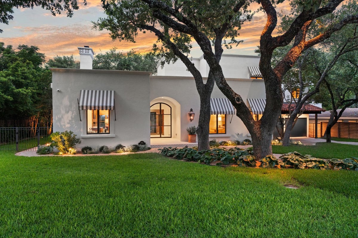 View 4622 Lake View DR in Highland Park West 4622 Lake View DR - property photo 1 - Luxury home in Highland Park West, Austin, TX