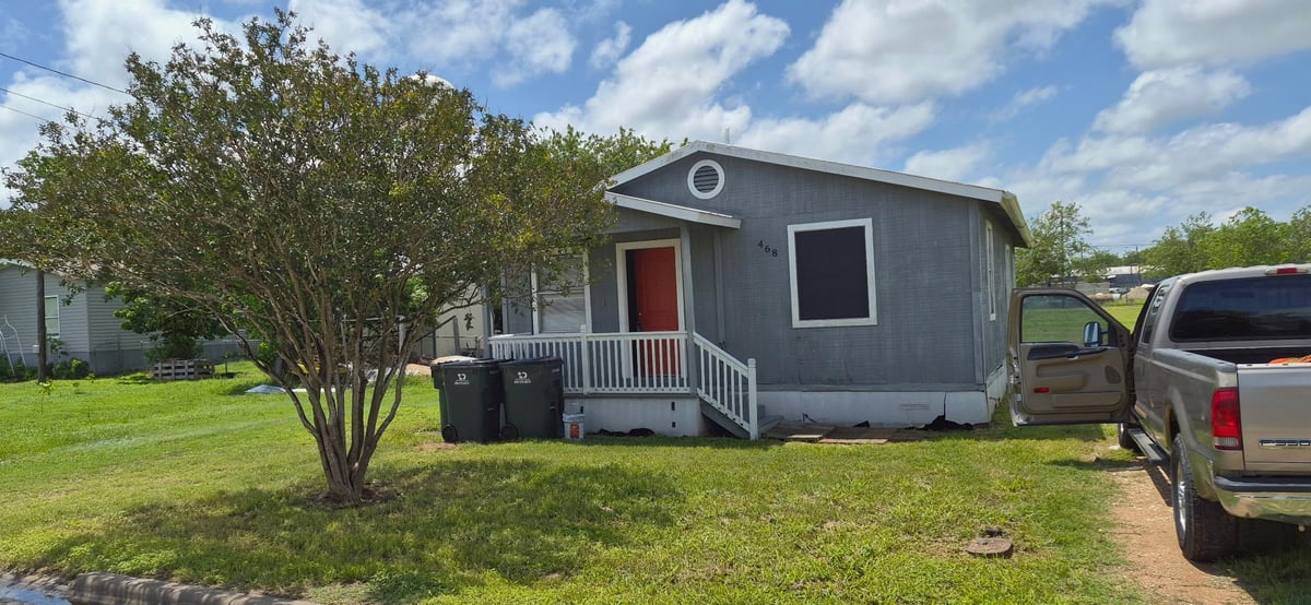 View 468 W Washington (2 lots) ST in Ot Giddings 468 W Washington (2 lots) ST - front exterior - Luxury home in Ot Giddings, Giddings, TX