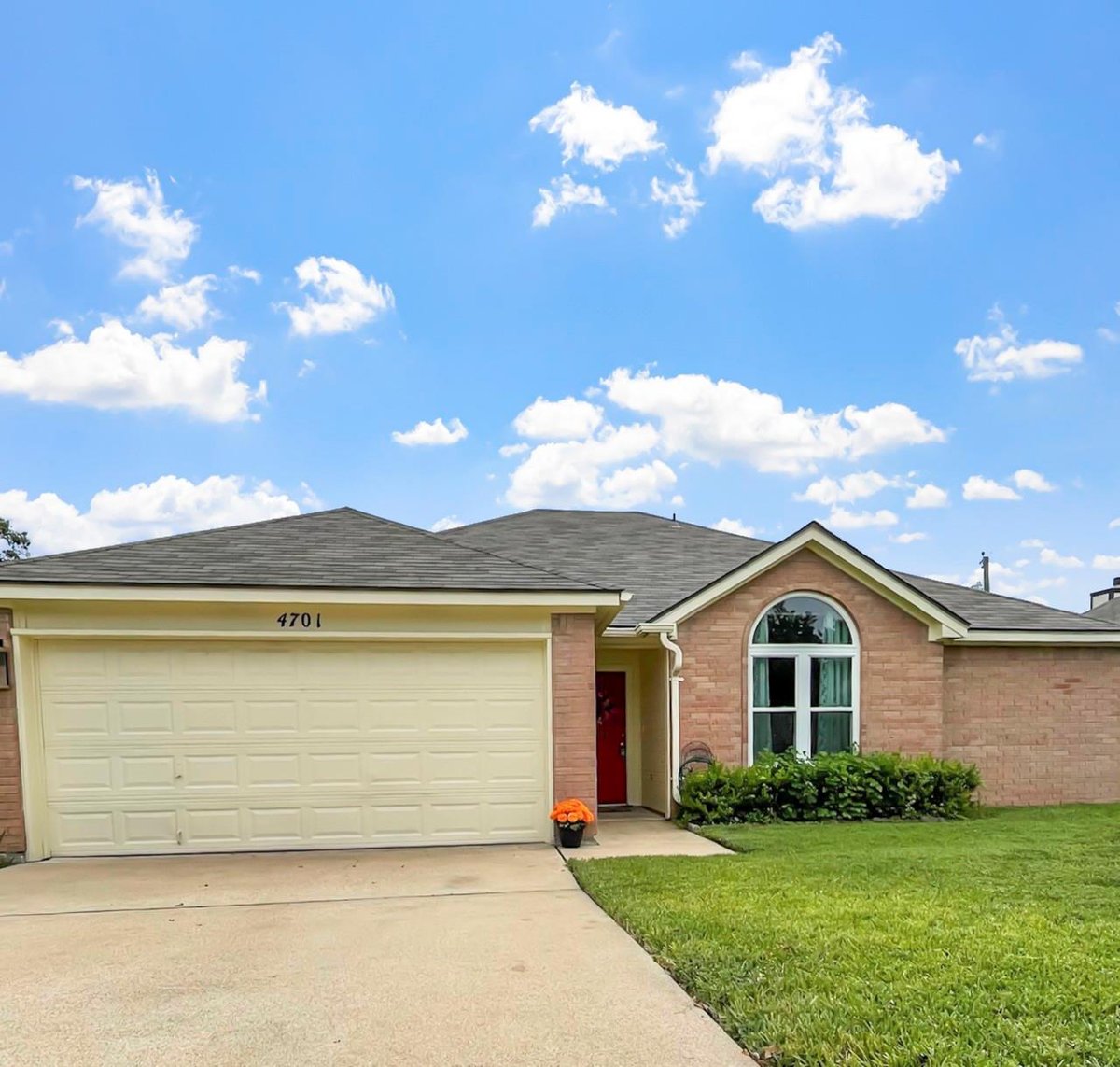 View 4701 High Pointe DR in Silver Stone 4701 High Pointe DR - front exterior - Luxury home in Silver Stone, Temple, TX