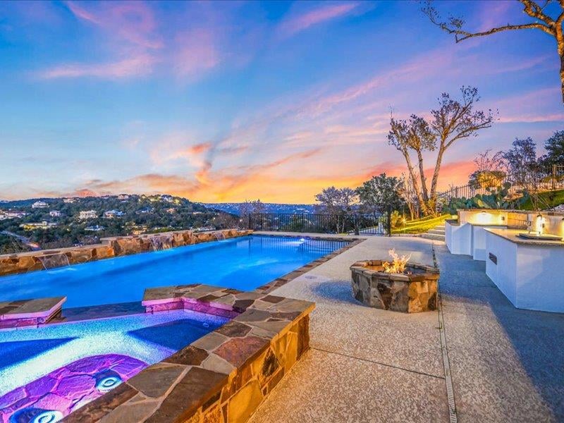 4701 Via Media - front exterior - Luxury home in Westlake Highlands Sec 06, Austin, TX