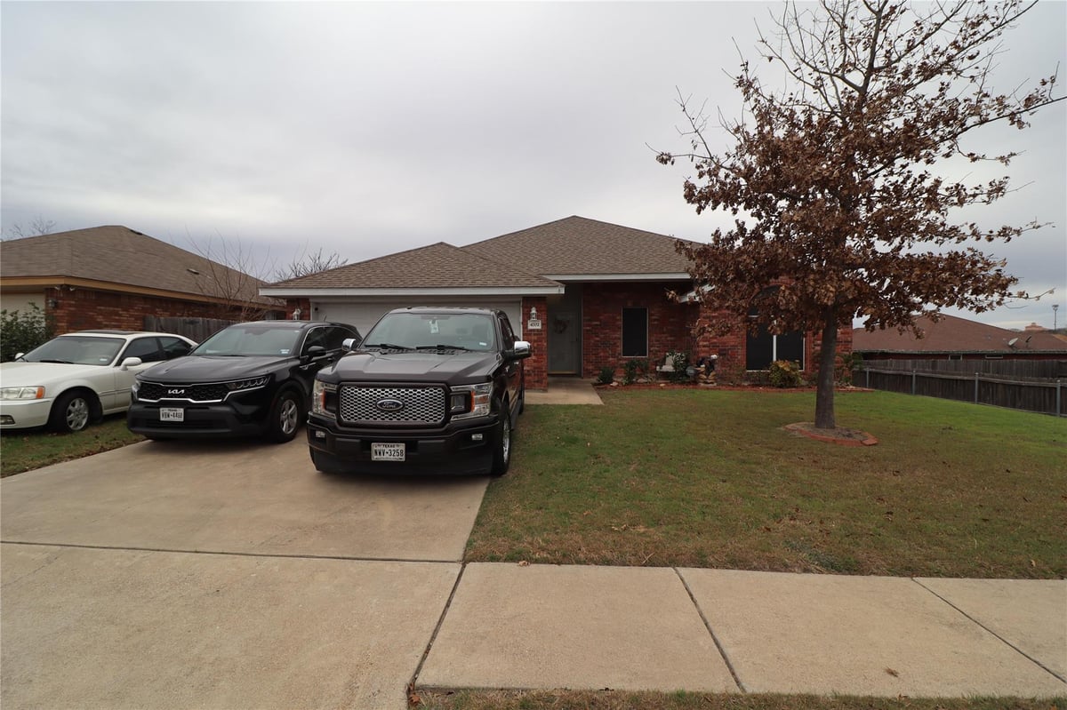 View 4702 Shumard Dr in Oak Valley Sub Ph S 4702 Shumard Dr - front exterior - Luxury home in Oak Valley Sub Ph S, Killeen, TX