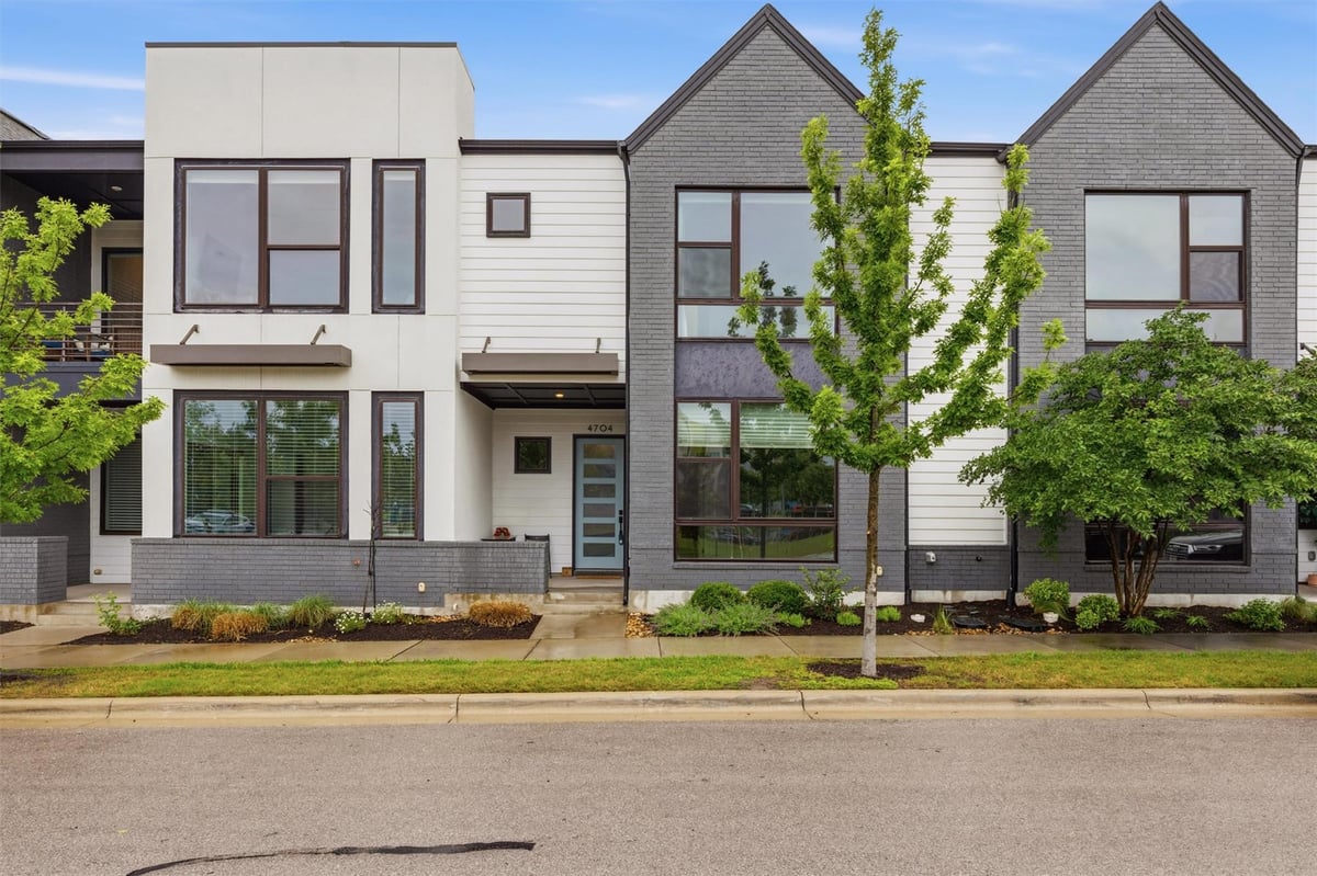 4704 Eberly St - front exterior - Luxury home in Mueller Sec 10 A Sub, Austin, TX