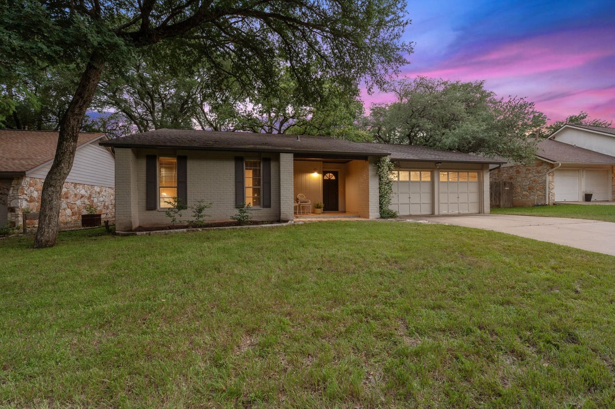 View 4705 Fieldstone DR in Trailwood Village One At Travi 4705 Fieldstone DR - front exterior - Luxury home in Trailwood Village One At Travi, Austin, TX