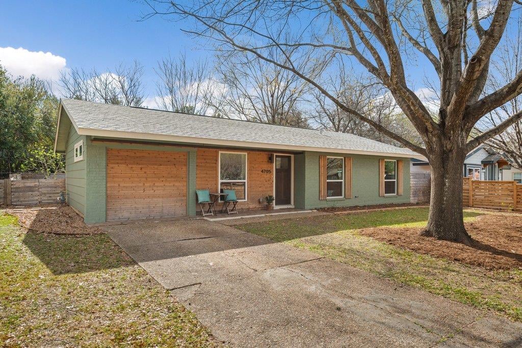 View 4705 Old Castle RD in Greenwood Hills Sec 06 4705 Old Castle RD - front exterior - Luxury home in Greenwood Hills Sec 06, Austin, TX
