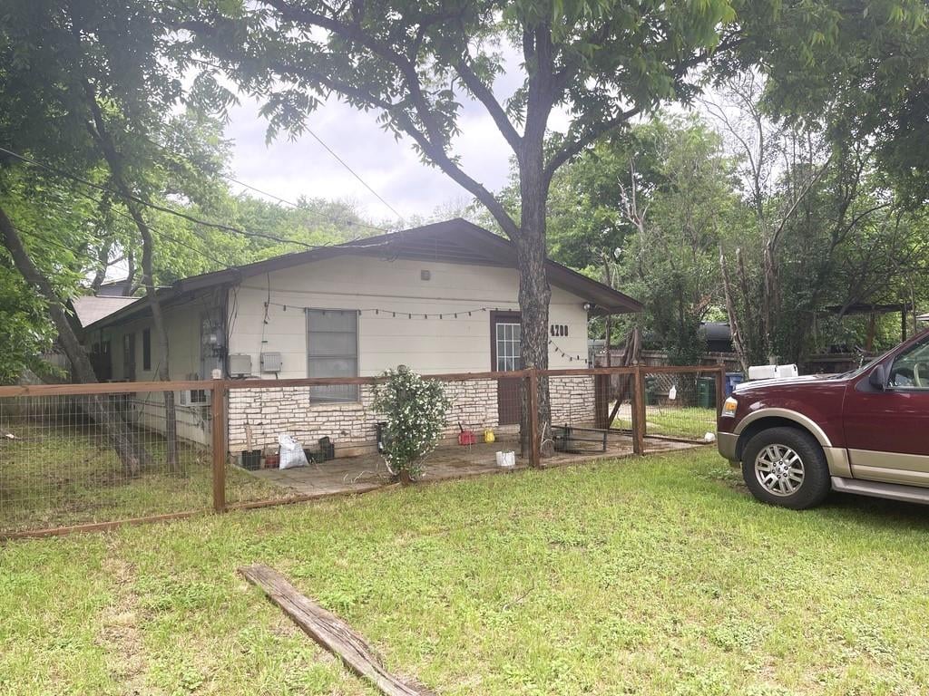 Living area at 4708 Red River St - Worley Add Sec 02, Austin, TX
