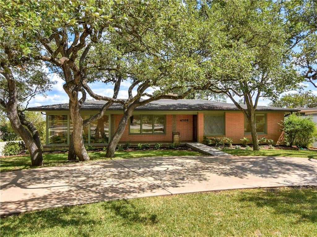 View 4709 Crestway Dr in Highland Park West 4709 Crestway Dr - property photo 1 - Luxury home in Highland Park West, Austin, TX
