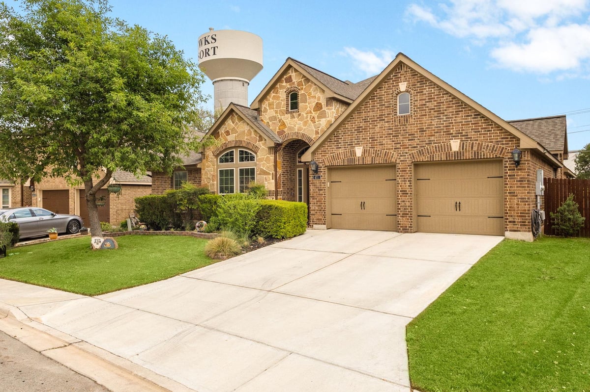 Living area at 471 Wilderness Way - 4 bed 3 bath home