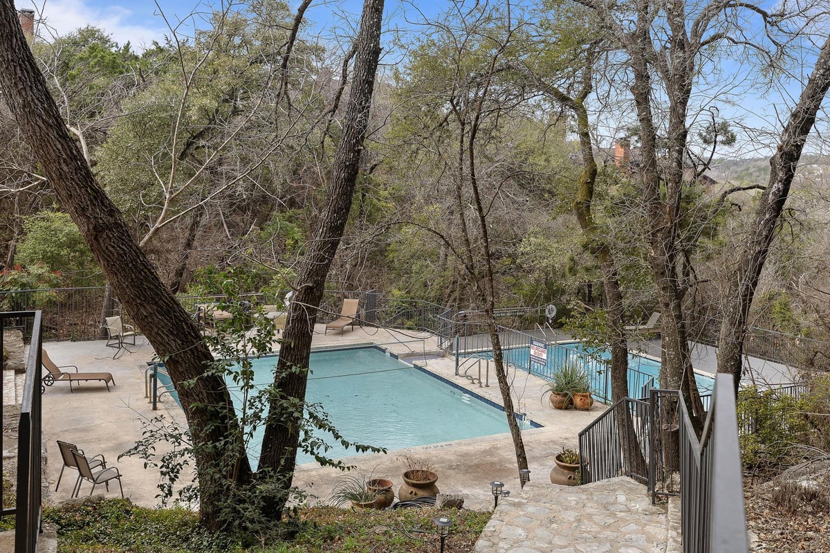 Living area at 4711 Spicewood Springs Rd Unit #168 - 2 bed 2 bath home
