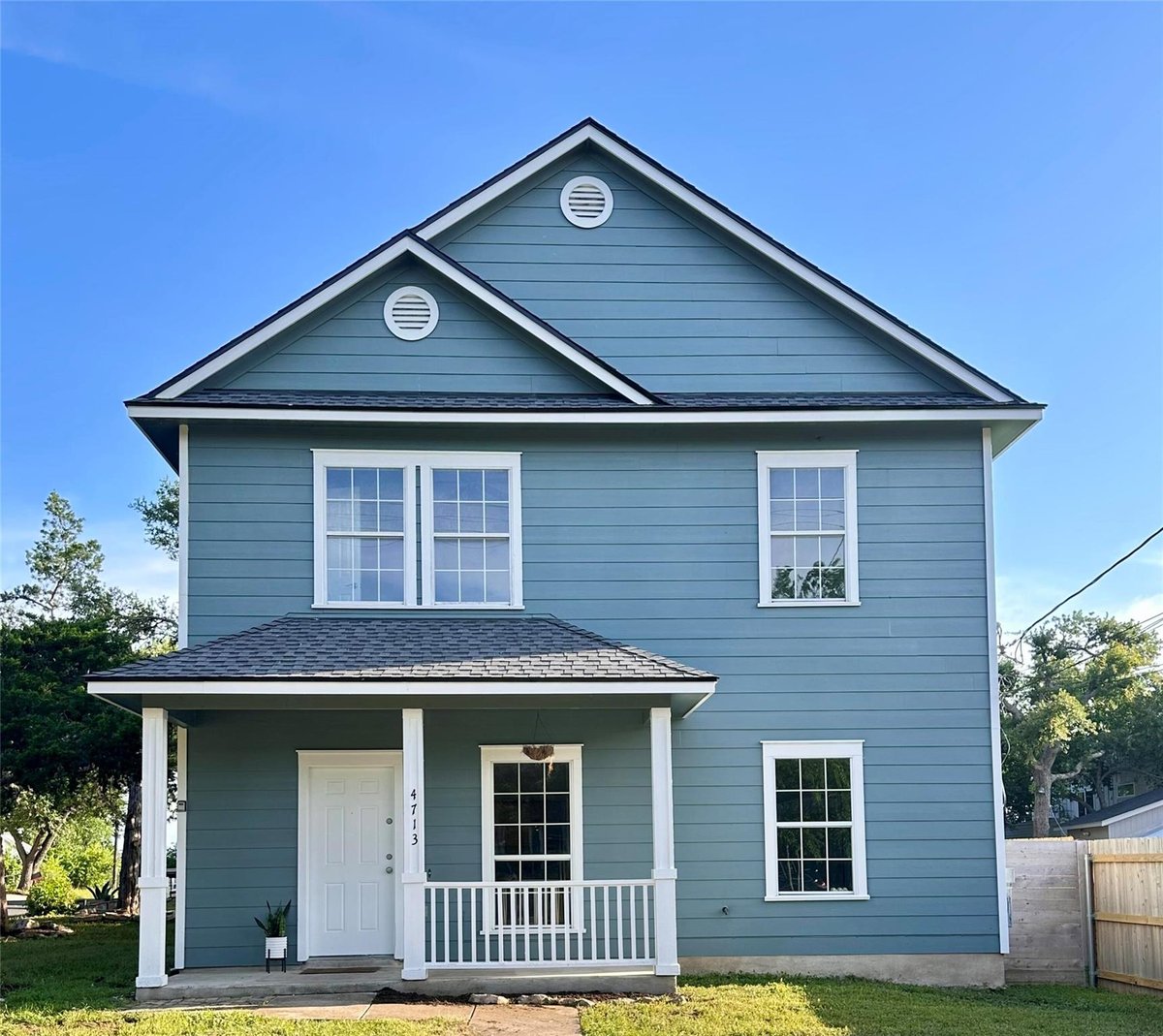 View 4713 Santa Anna St in Chernosky No 8 4713 Santa Anna St - front exterior - Luxury home in Chernosky No 8, Austin, TX