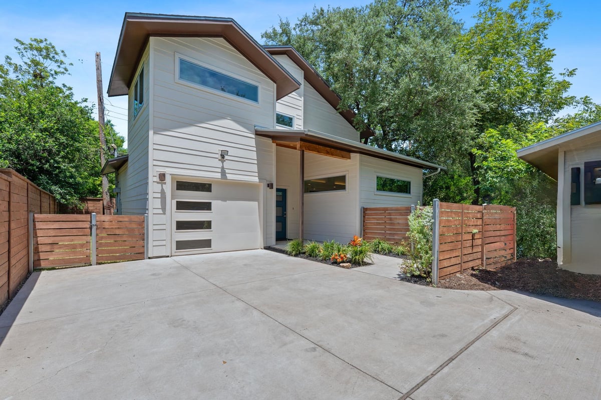 View 4716 Caswell Ave Unit #B in Hyde Park 4716 Caswell Ave Unit #B - front exterior - Luxury home in Hyde Park, Austin, TX